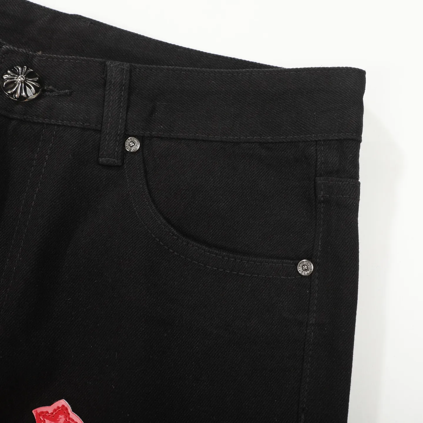 P240 Chrome Hearts 24SS Cross Sanskrit limited style graffiti printed leather jeans. Chrome Hearts limited edition leather washed jeans, Miami limited jeans, the entire cross leather is hand-made_different version, a heavy black blue cow fabric with moderate thickness and texture, antique metal silver label decoration, denim embedded thread manufacturing and production 💙Among Chrome Hearts' many trousers, its color is unique, and people are deeply attracted at a glance. It is made of beaded canvas fabric and has been washed with heavy water. The upper body is very textured, crisp and stylish, and will not collapse at all. The three-dimensional cut of the trousers has a first-class effect in modifying the shape of the legs. It can be easily controlled by any figure, and you can instantly become a street trendy person when you put it on.  🔩Customized hardware, full of texture, every detail is done to the extreme. The thick beaded canvas fabric becomes soft and skin-friendly after washing, and has excellent breathability, making it comfortable to wear all day long. Customized small leather label, unique design, simple yet elegant, exquisite workmanship, neat wiring, every detail demonstrates quality and style.  These pants are gender-neutral and can be worn by both men and women, easily creating a sense of fashion. Pair them with a T-shirt or sweatshirt and you can easily go out and hit the streets. Size: 28/30/32/34/36 Waist: 69/74/79/84/89 Pants length: 102/103/104/105/106